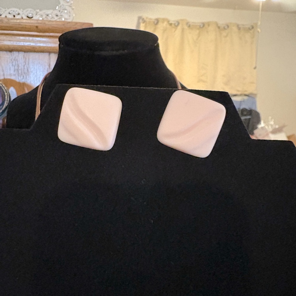 Vintage pink acrylic post earrings!
